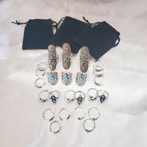 ♤ 27 Piece Silvertone and Turquoise Southwest Ring Gift Set